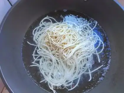 Make Sour spicy. Soup noodles step 5