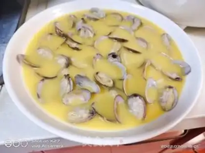 Make Cracking eggs step 2