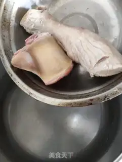 Make Liqiu Lin peanuts and salted pig hoof soup step 4