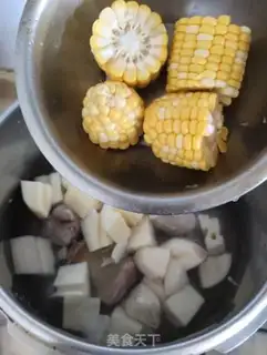 Make Liqiu Lin peanuts and salted pig hoof soup step 6