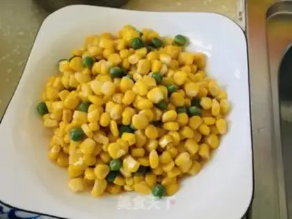 Make Peaches fried corn step 1