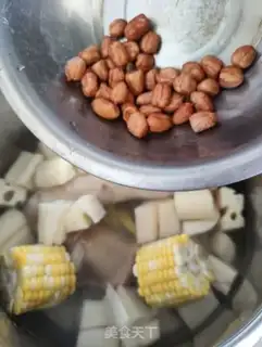Make Liqiu Lin peanuts and salted pig hoof soup step 7