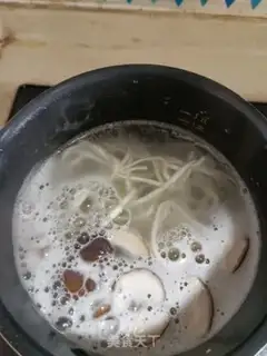 Make Egg mushroom noodles step 4