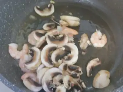 Make Shrimp-snack-snack-snack pasta step 7