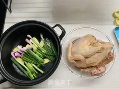 Make A simple onion chicken step 0