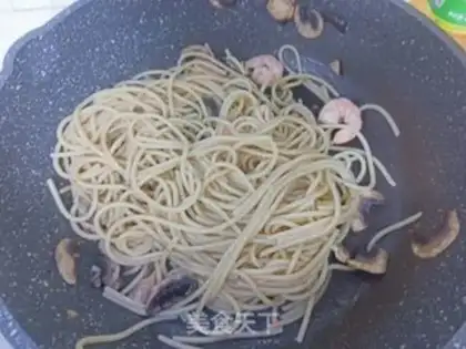 Make Shrimp-snack-snack-snack pasta step 10