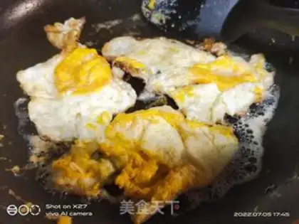 Make Smelt fried egg soup step 1