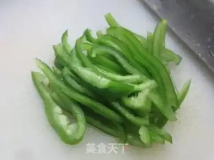 Make Potato pepper fried green beans step 1