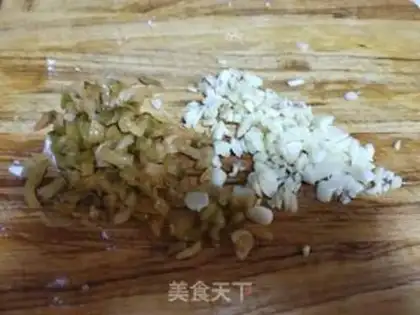 Make Squeeze the meat and steam the eggplant step 1