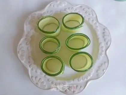 Make cucumber mashed salad sushi step 6