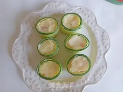 Make cucumber mashed salad sushi step 7