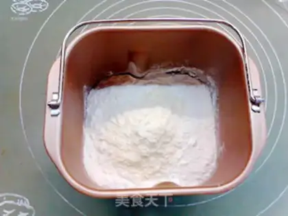 Make raisins with light cream step 1