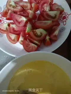 Make Tomato fried eggs step 0