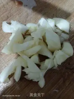 Make Tomato fried eggs step 1