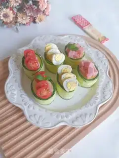 Make cucumber mashed salad sushi step 10