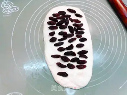 Make raisins with light cream step 7