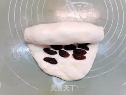 Make raisins with light cream step 8