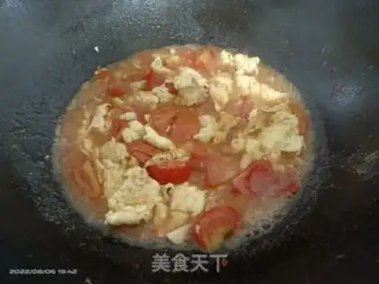 Make Tomato fried eggs step 8