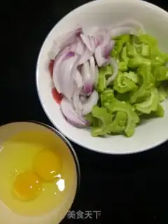 Make Suffering onion fried eggs step 0