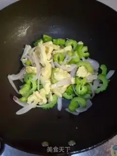 Make Suffering onion fried eggs step 5
