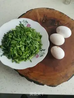 Make Scrambled eggs step 1