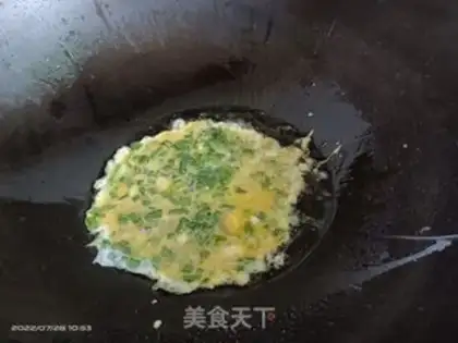 Make Onion fried eggs step 1