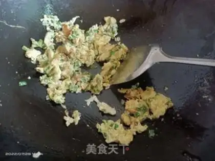 Make Onion fried eggs step 4