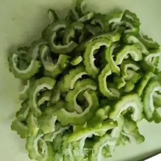 Make The meatballs are made of bitter melons step 0