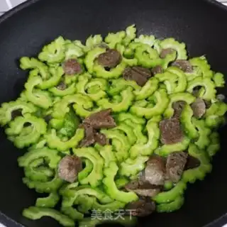 Make The meatballs are made of bitter melons step 3