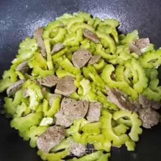 Make The meatballs are made of bitter melons step 4