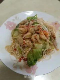 Make Garlic lobster noodles step 10