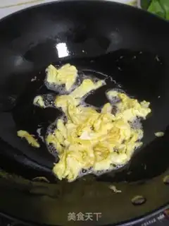 Make Pretzel fried eggs step 2