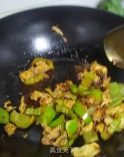 Make Pretzel fried eggs step 4