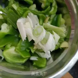 Make Wrinkled peppers and fat pig hoofs step 2