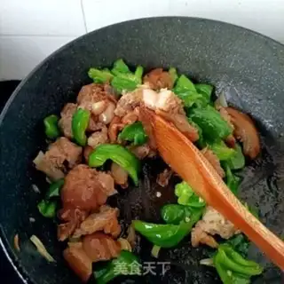 Make Wrinkled peppers and fat pig hoofs step 9
