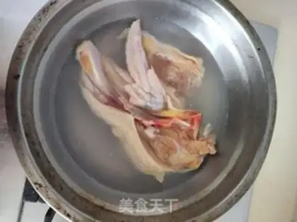 Make A rooster with figs and dates step 1