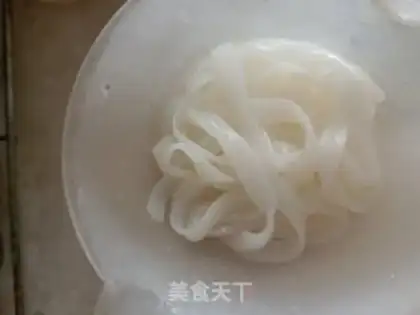 Make Eggs, sausage, river powder step 2