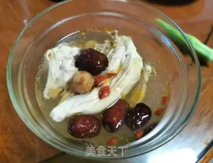 Make A rooster with figs and dates step 5