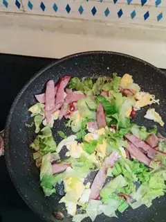 Make Eggs, sausage, river powder step 6