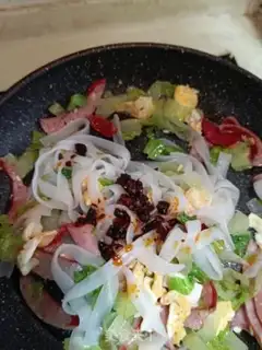 Make Eggs, sausage, river powder step 9