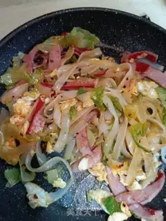 Make Eggs, sausage, river powder step 10