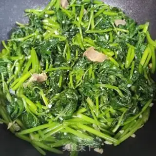 Make Garlic greasy potato leaves step 4