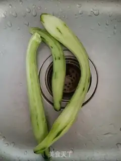 Make cucumber fried meat step 0