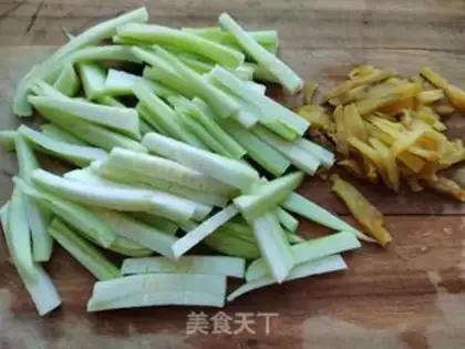 Make Shrimp smelt and melon soup step 0