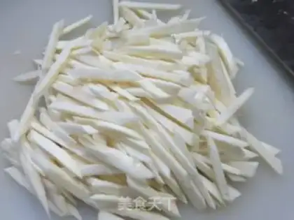 Make The gravy is white and a thousand packs step 1