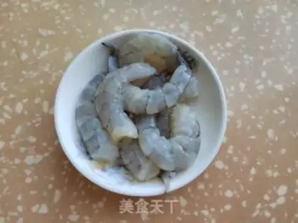 Make Shrimp smelt and melon soup step 1