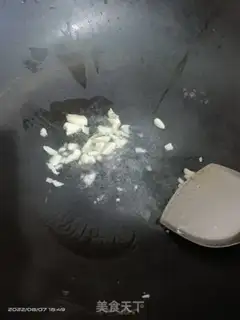 Make Garlic potatoes step 1