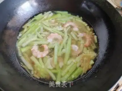 Make Shrimp smelt and melon soup step 5