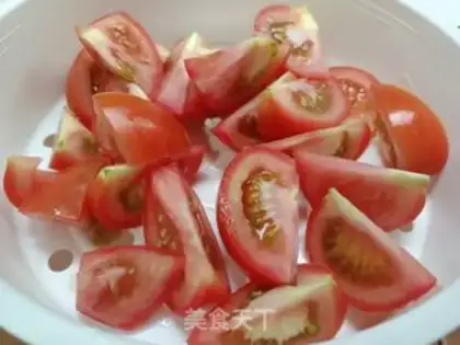 Make Tomato fried eggs step 1