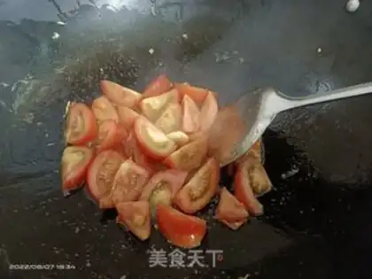 Make Tomato fried eggs step 3